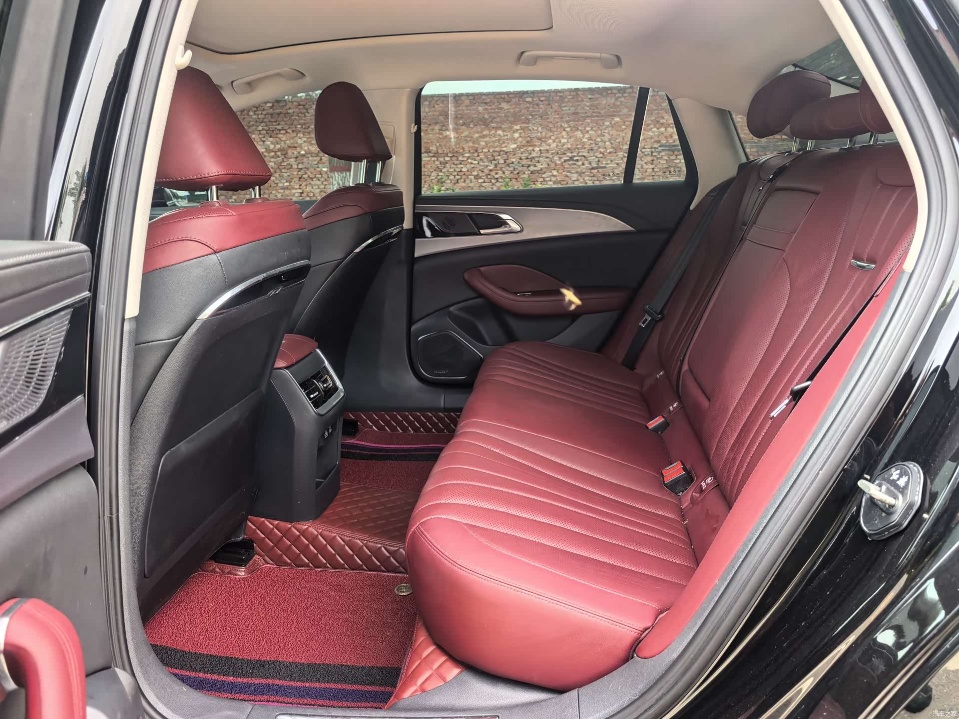 Hongqi H5, 2024 6