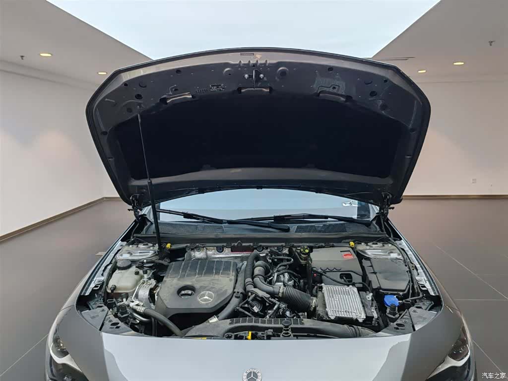 Mercedes-Benz CLA, 2025 10