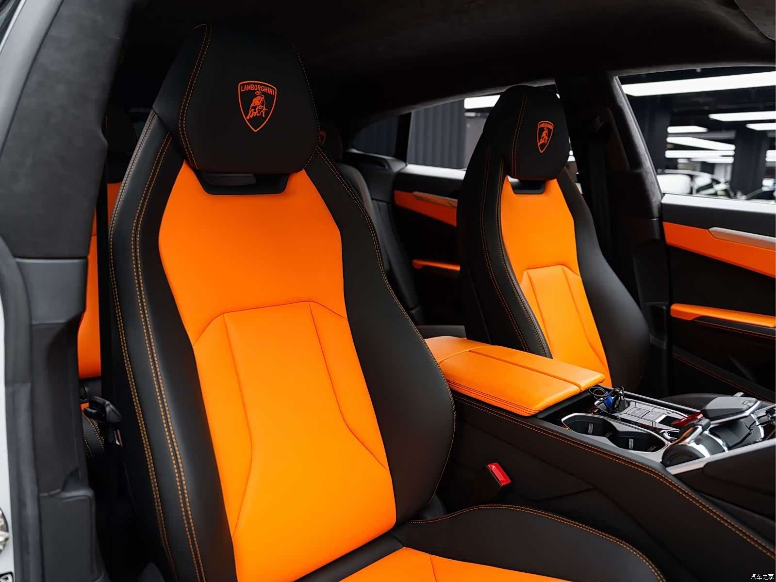 Lamborghini Urus, 2023 8