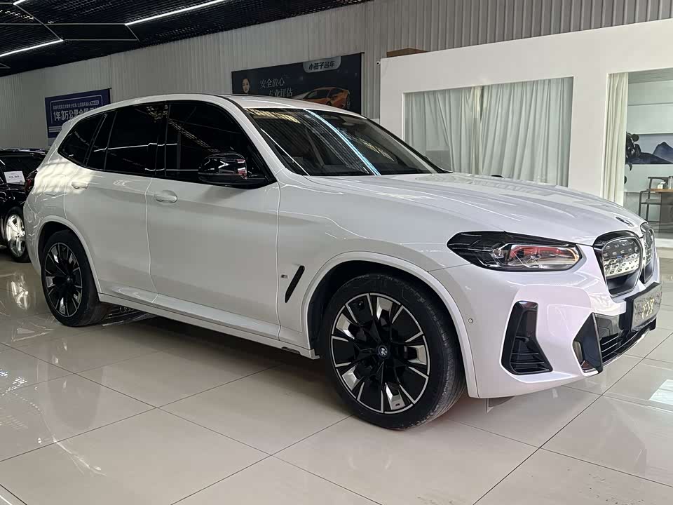 BMW iX3