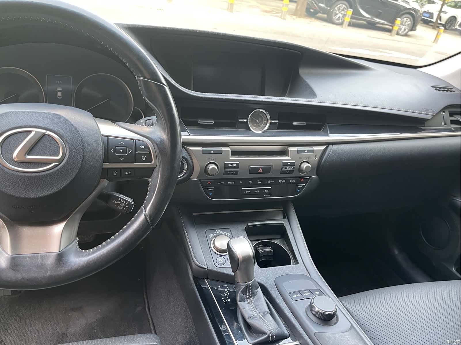 Lexus ES, 2018 18
