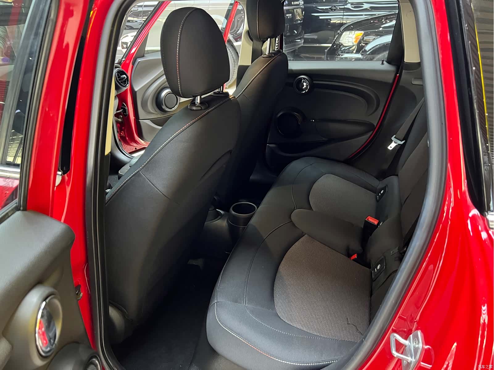 Mini ONE, 2019 8