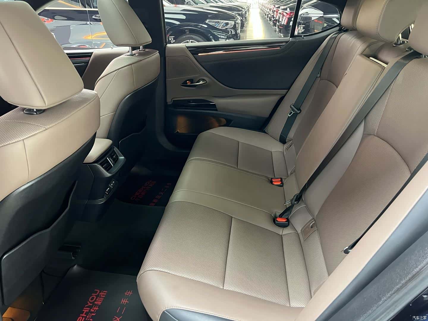 Lexus ES, 2023 10