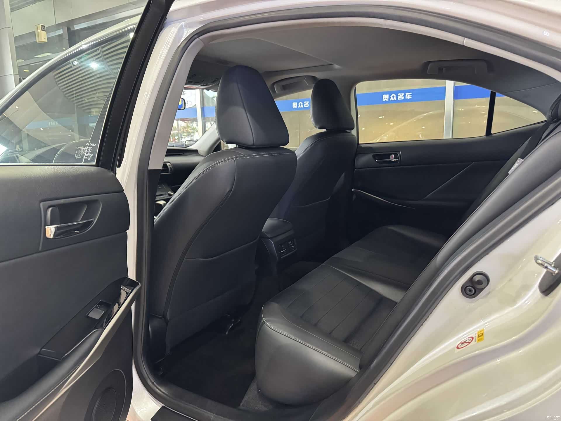 Lexus IS, 2015 8