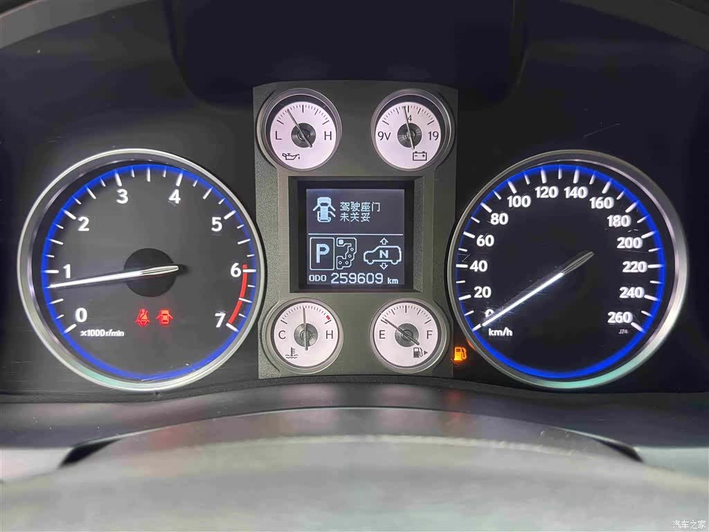 Lexus LX, 2011 13