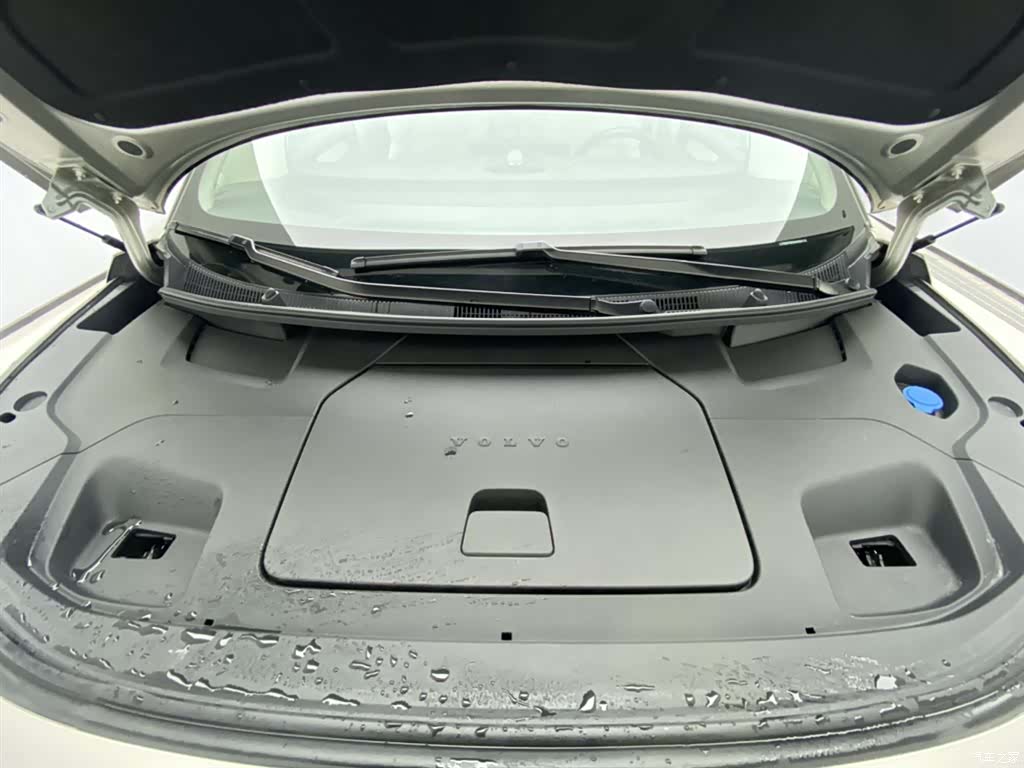 Volvo EM90, 2024 12