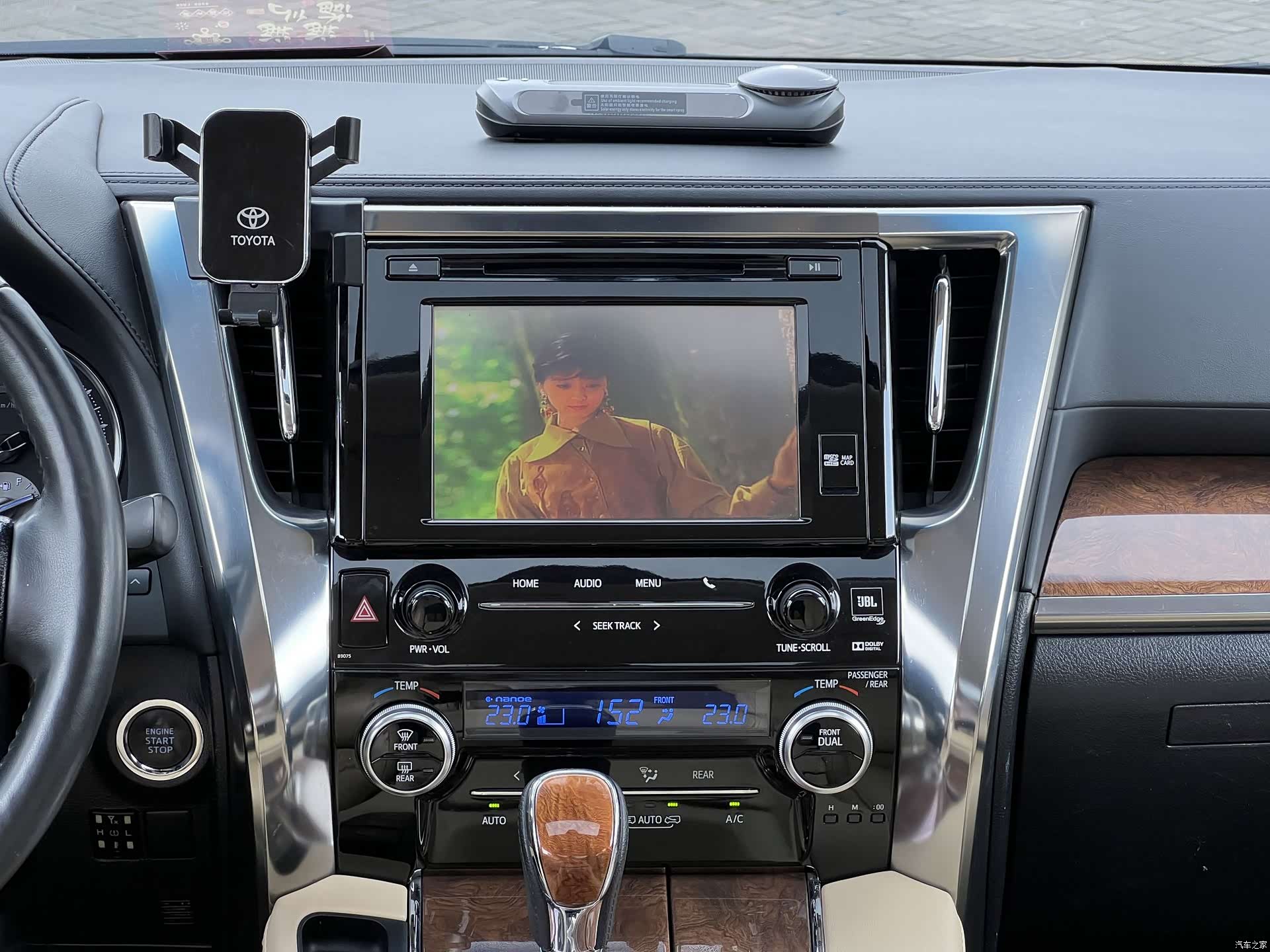 Toyota Alphard, 2015 11