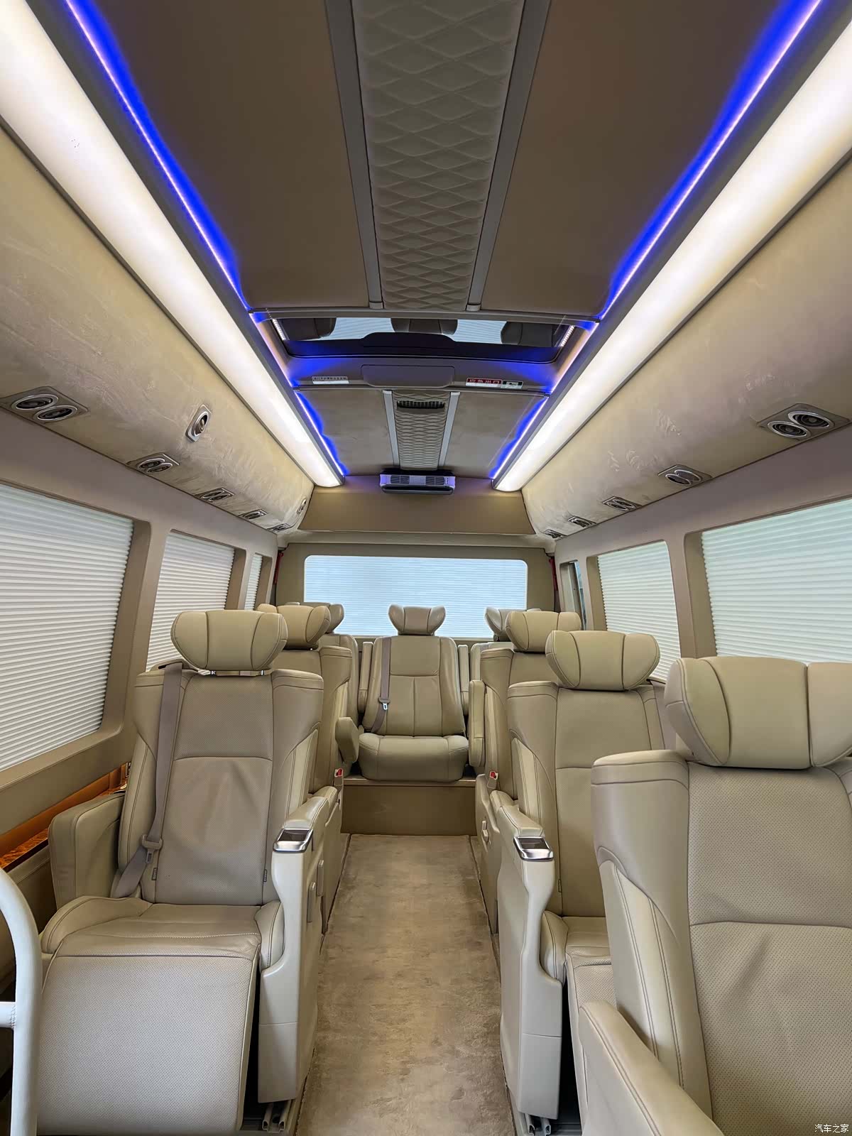 Toyota Coaster, 2017 11