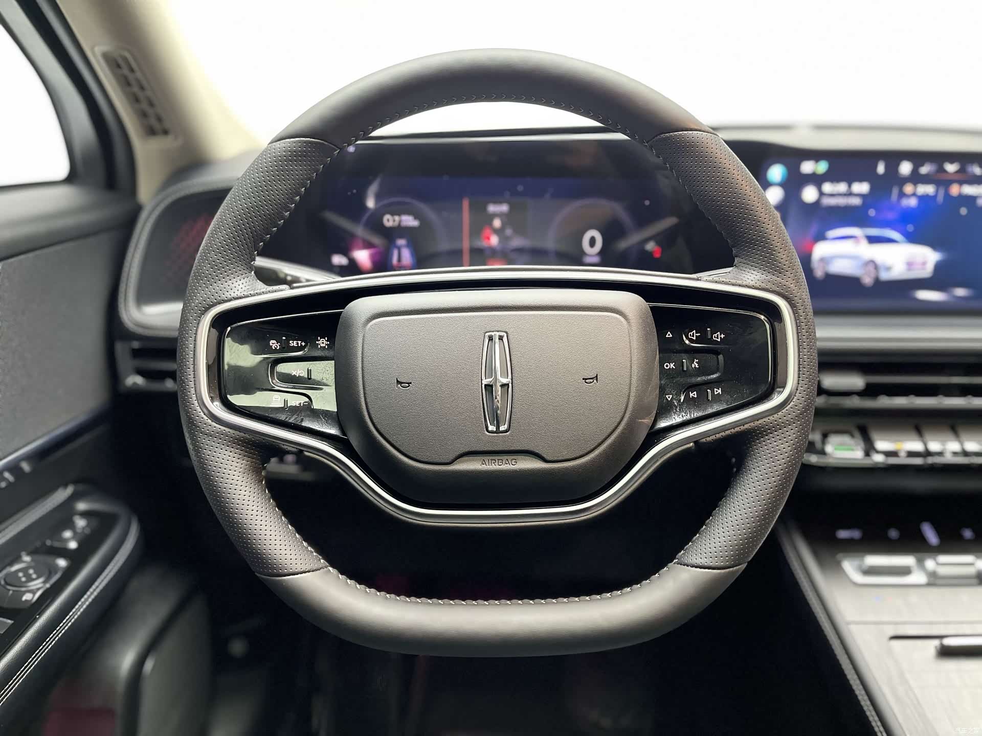 Lincoln Corsair, 2024 все фото