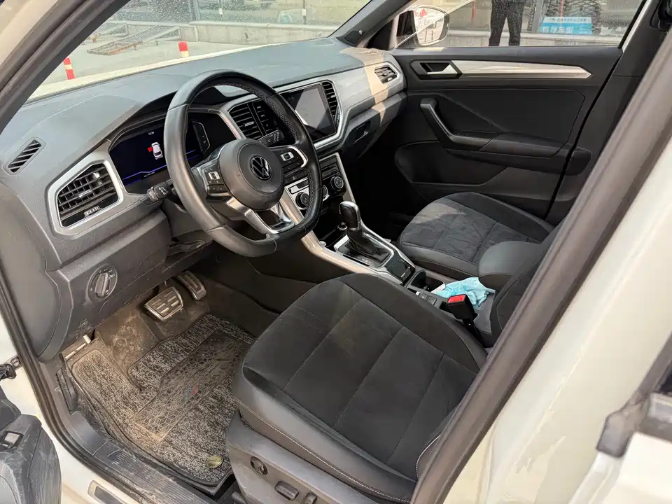 Volkswagen T-ROC exploring Songs