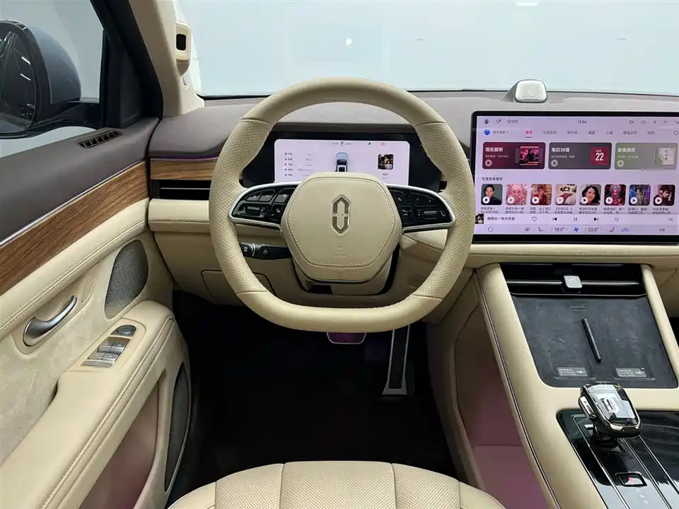 AITO Ask the world M7