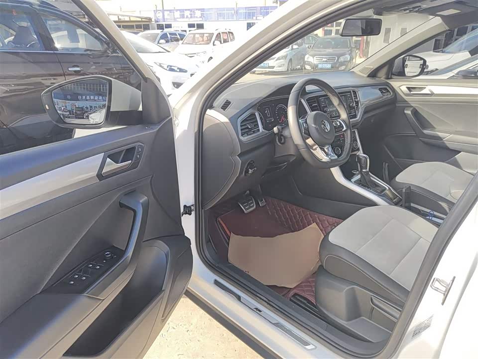 Volkswagen T-ROC exploring Songs