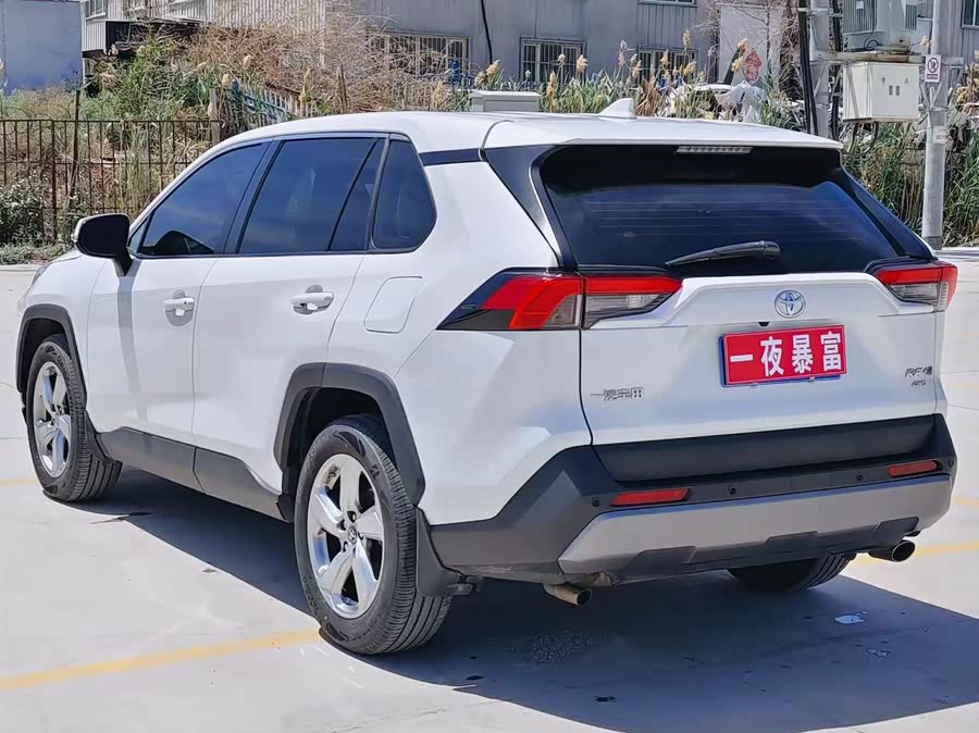 Toyota RAV4 2022, фото 9