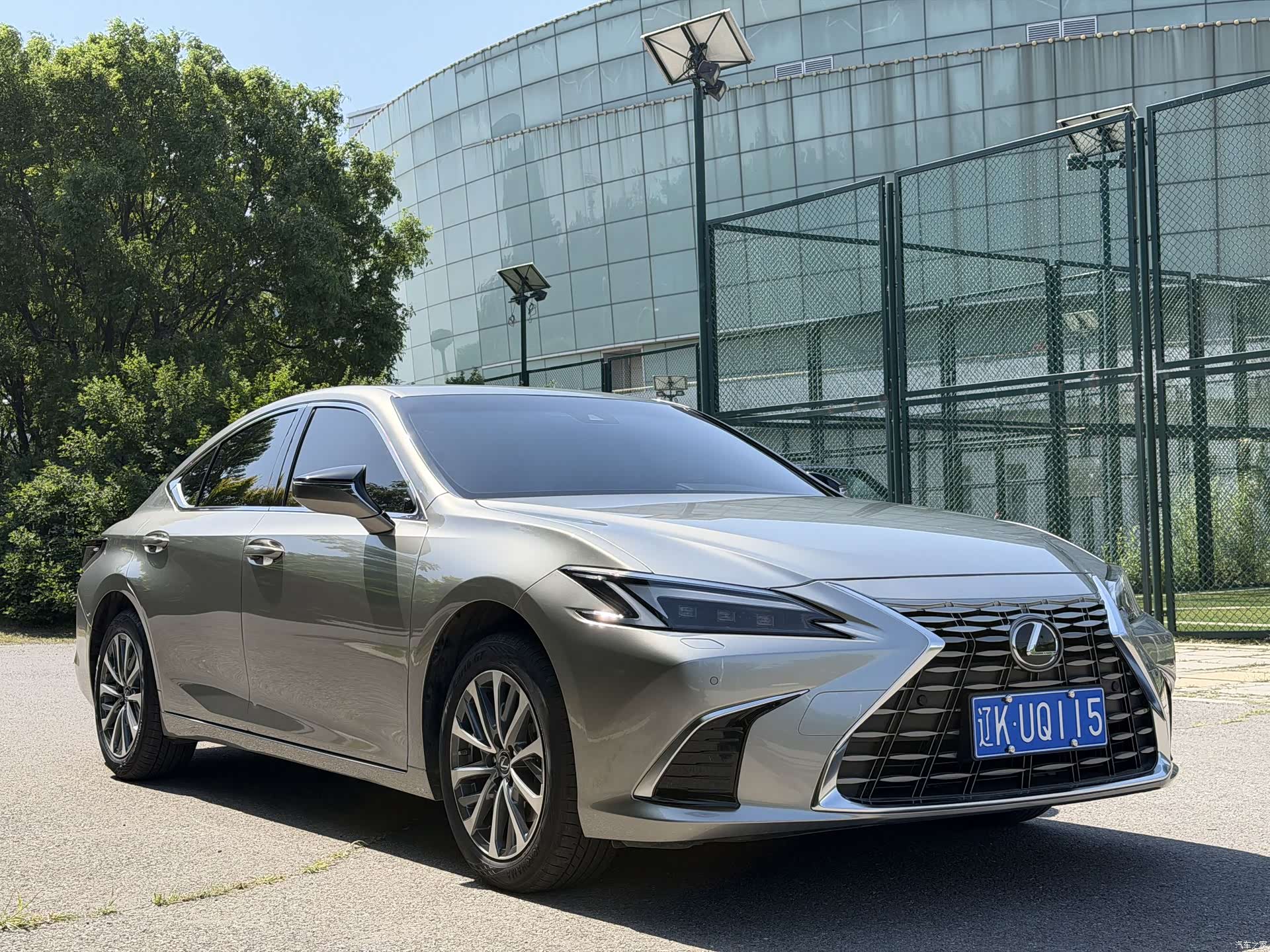 Lexus ES, 2025 3