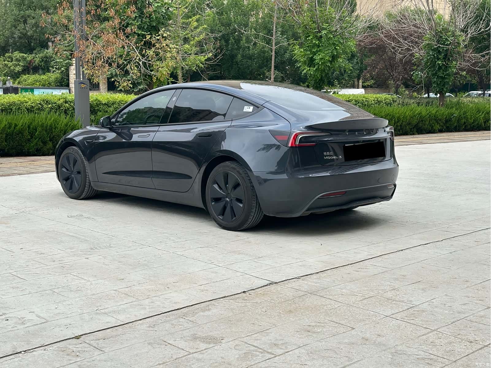 Tesla Model 3, 2025 4