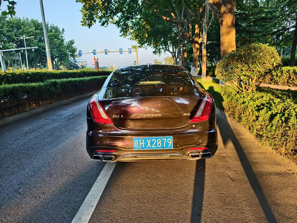 Jaguar XJ Jaguar XJ