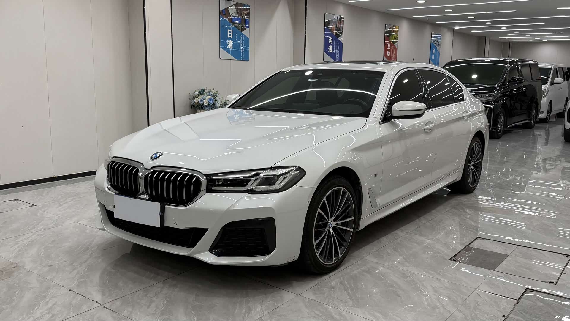 BMW 5 Series, 2022 1