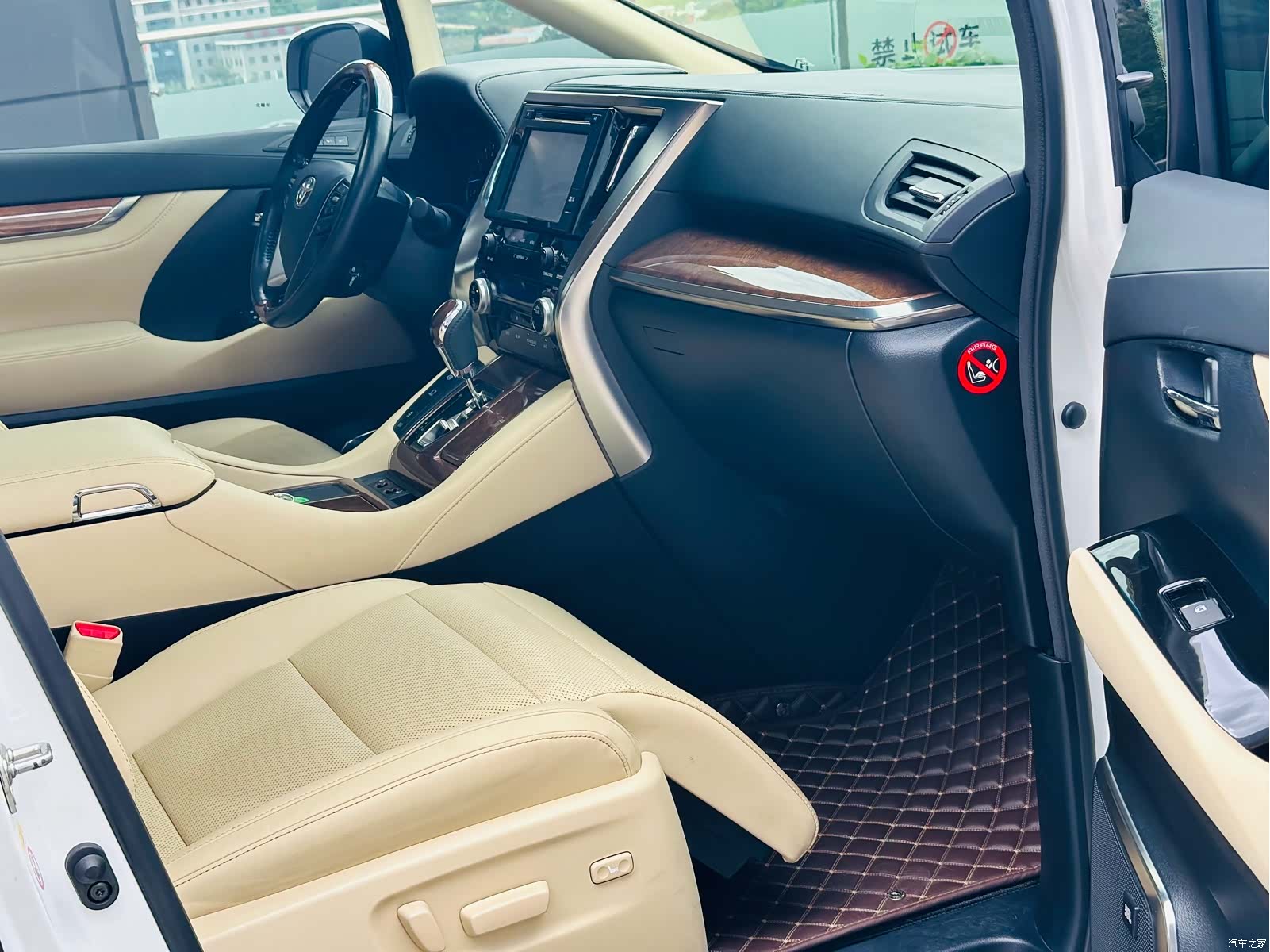 Toyota Alphard, 2017 10