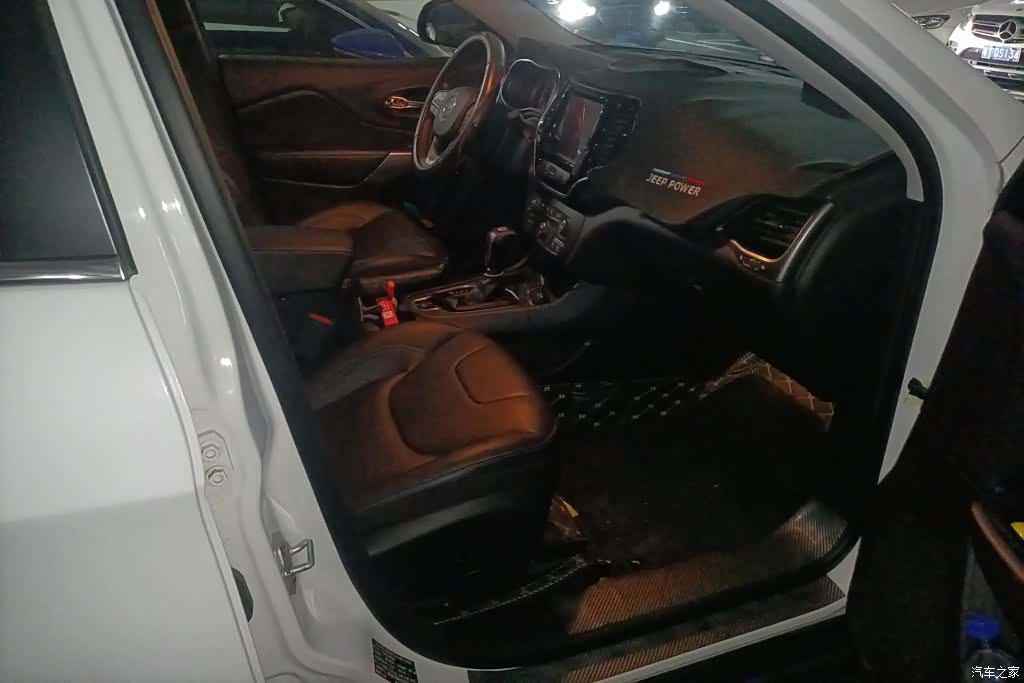Jeep Cherokee, 2019 8