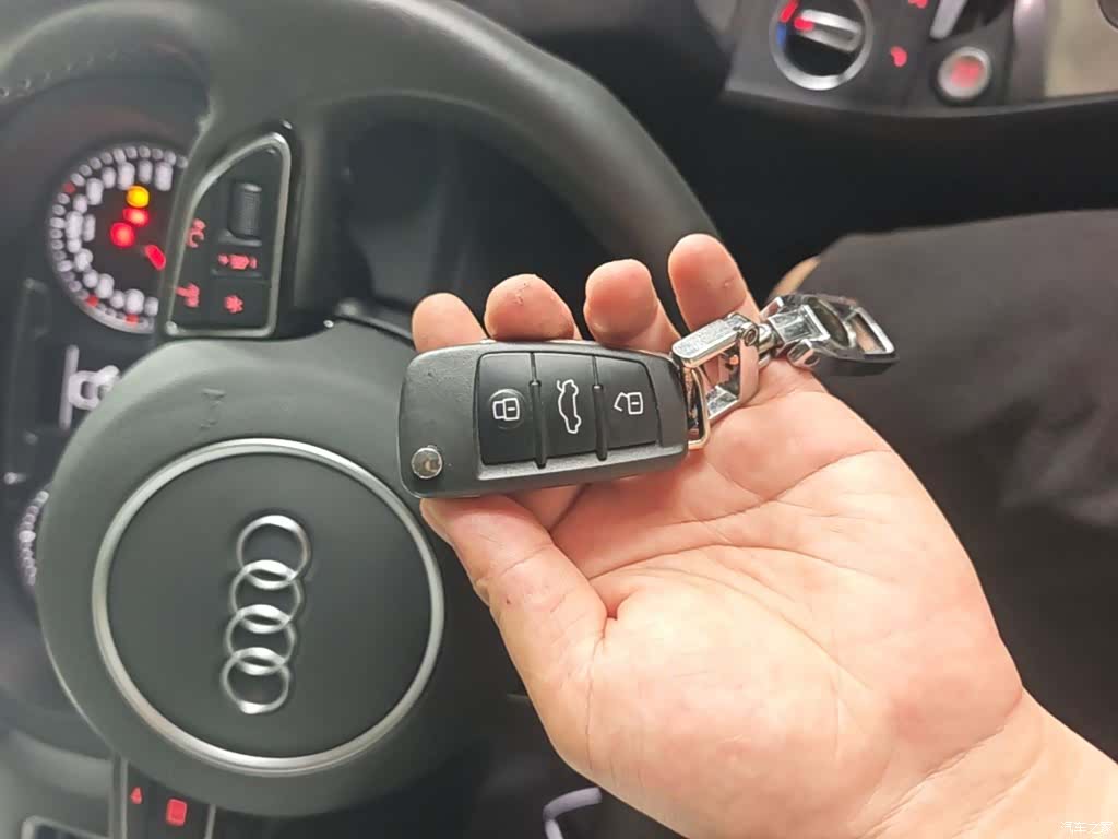 Audi Q3, 2019 9