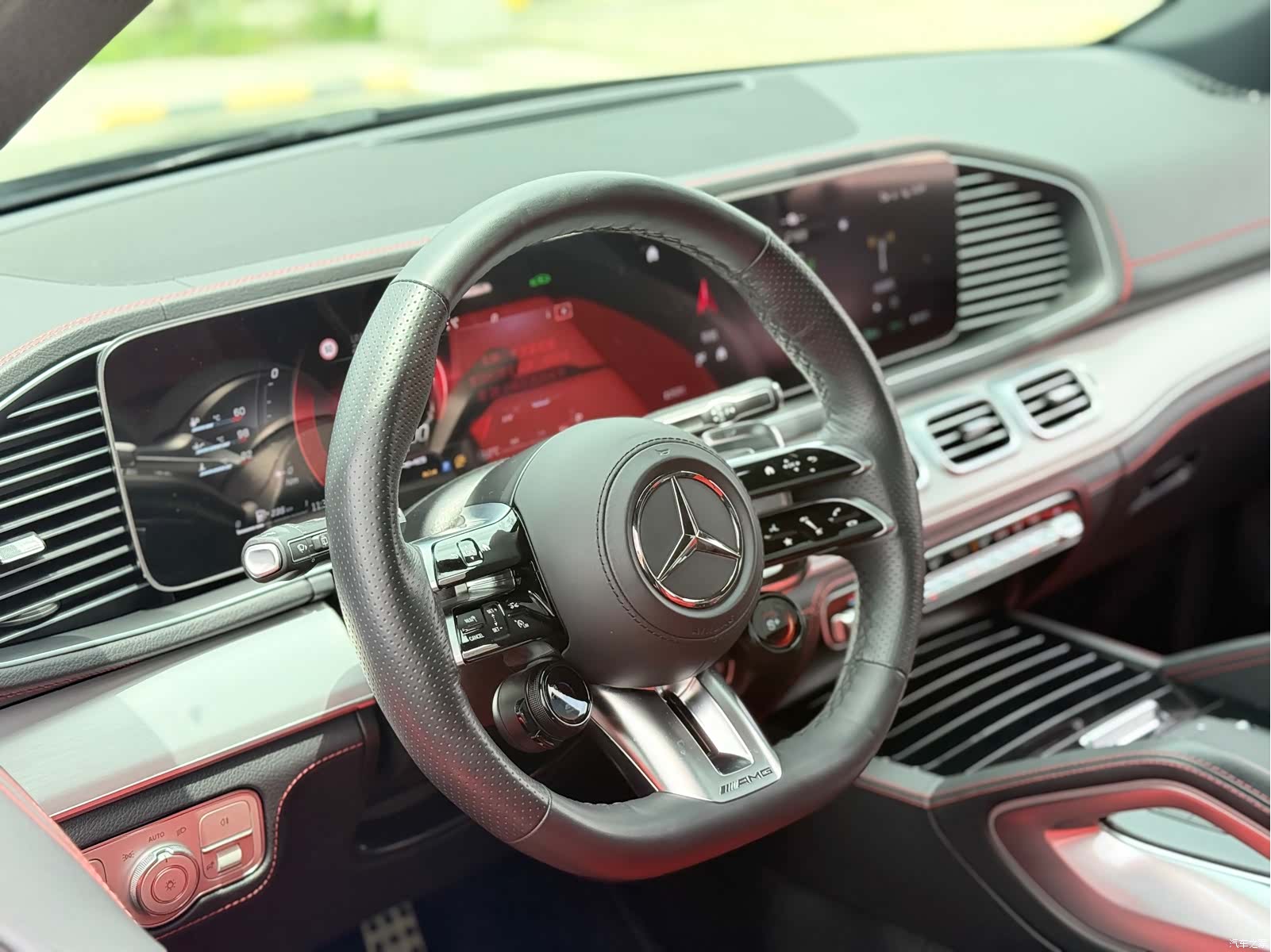 Mercedes-Benz GLE, 2024 13