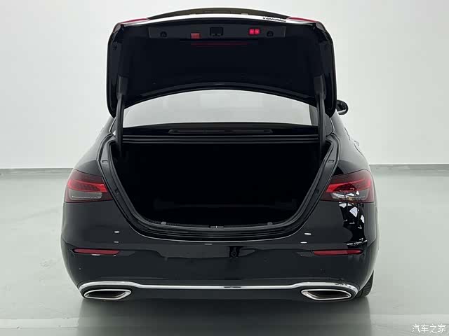 Mercedes-Benz E-Class, 2022 15