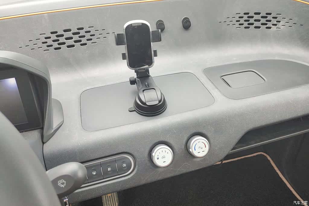 Wuling E100, 2020 13