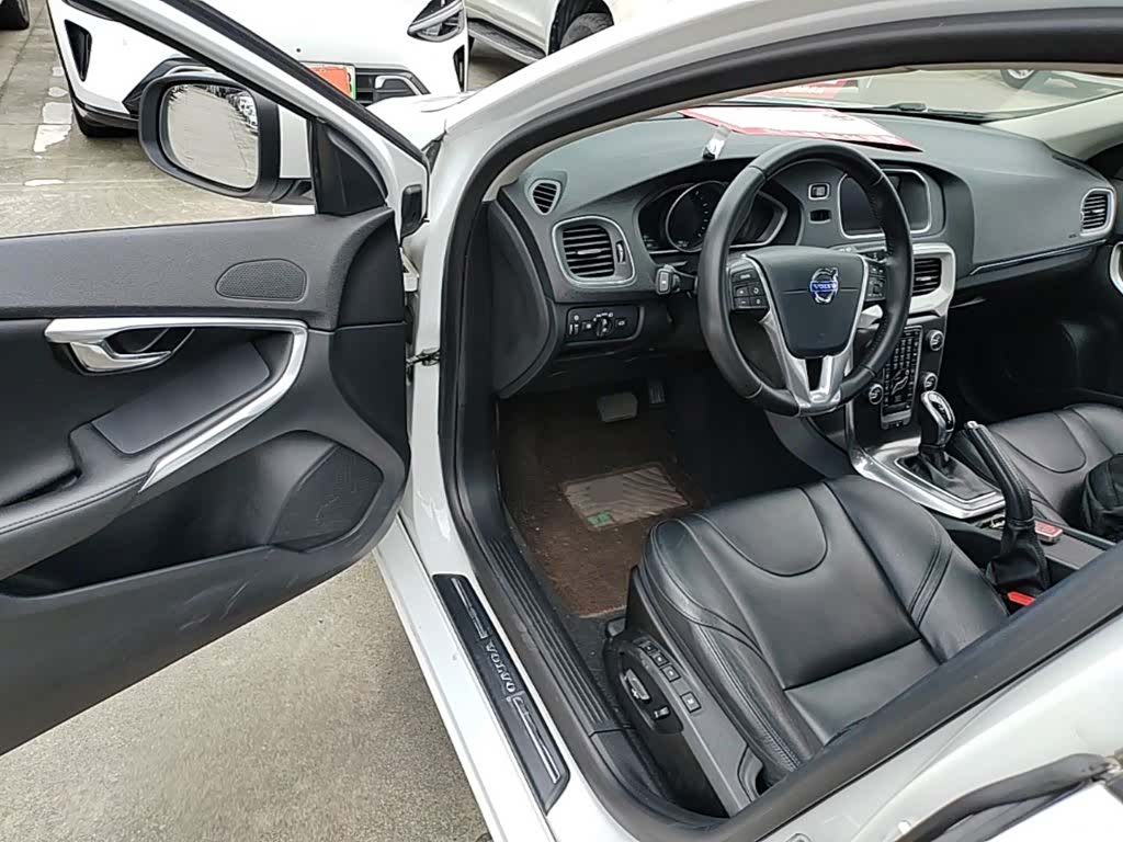 Volvo V40, 2015 16