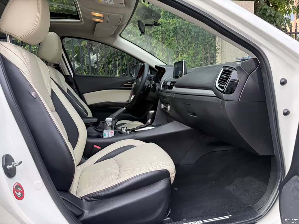 Mazda Mazda3, 2015 12