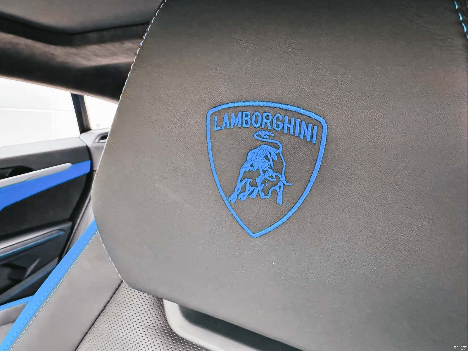 Lamborghini Urus, 2024 14