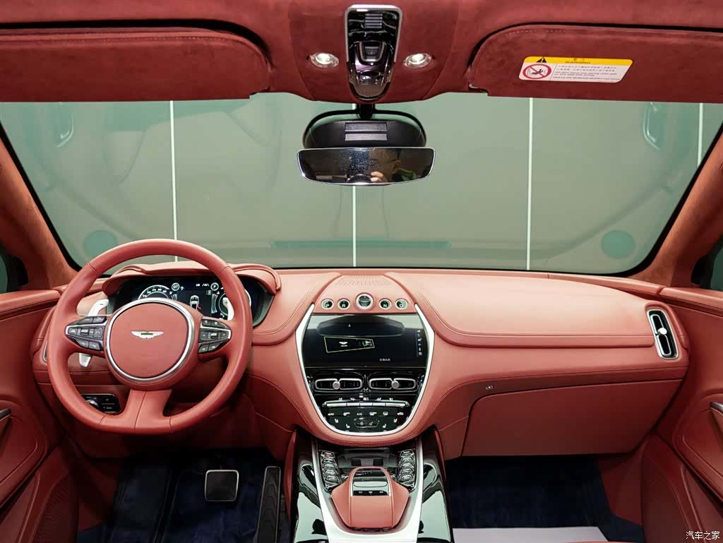 Aston Martin DBX, 2023 16