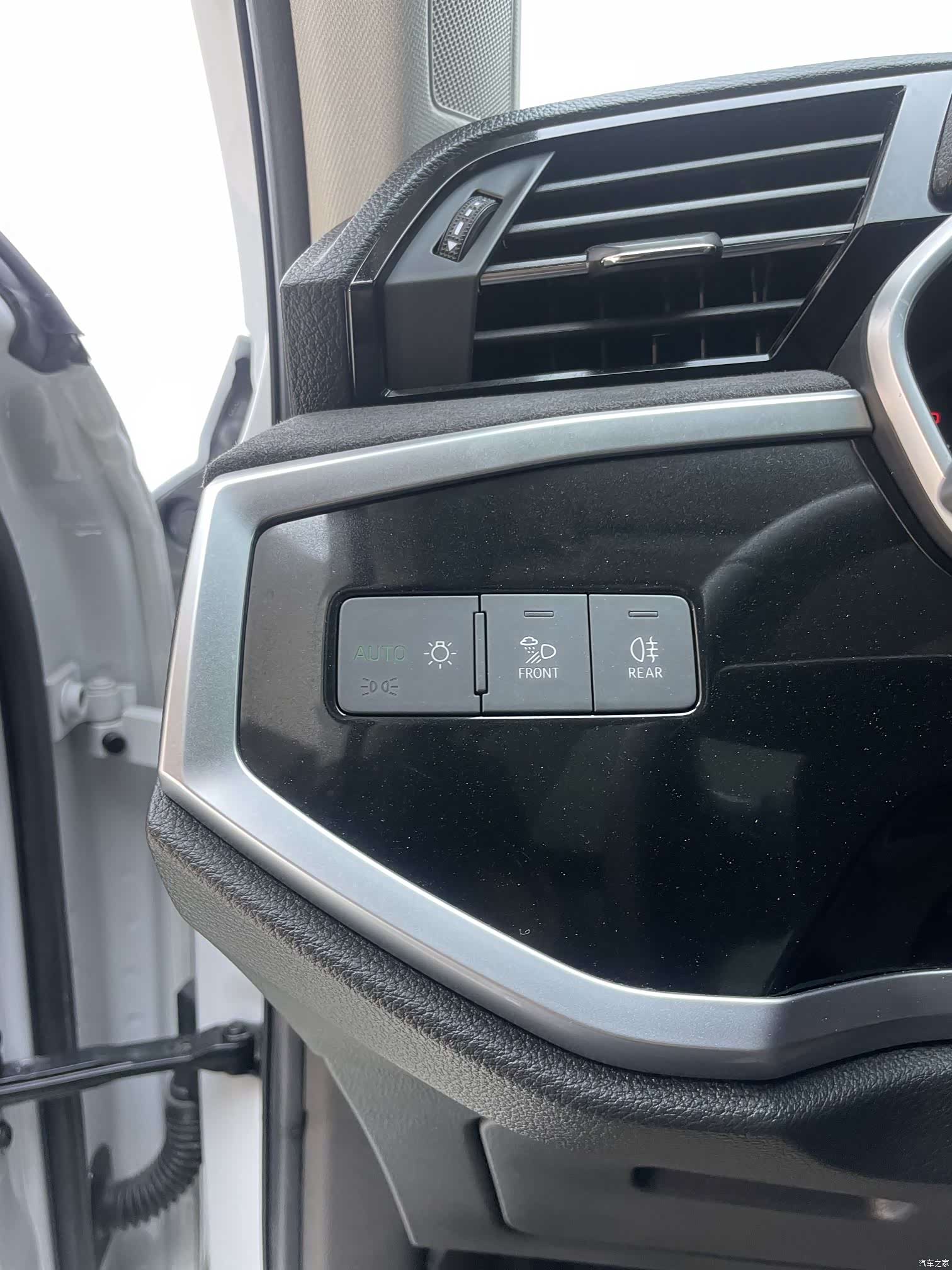 Audi Q3, 2022 10