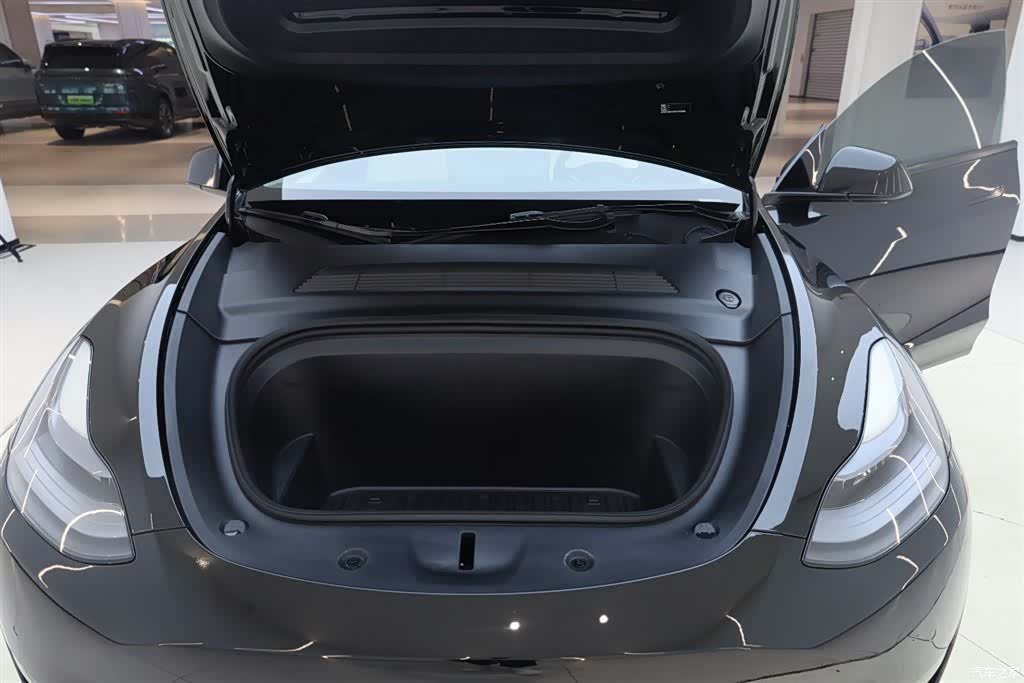 Tesla Model Y, 2023 21