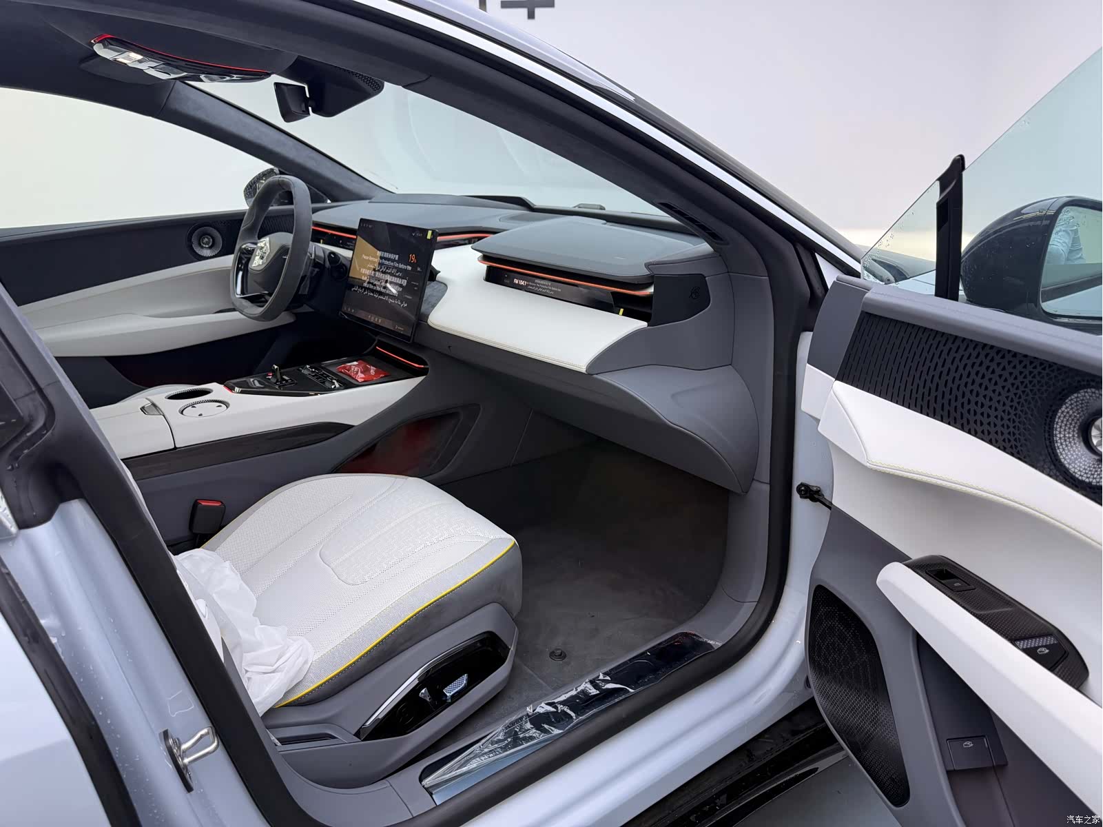 Lotus EMEYA, 2026 16