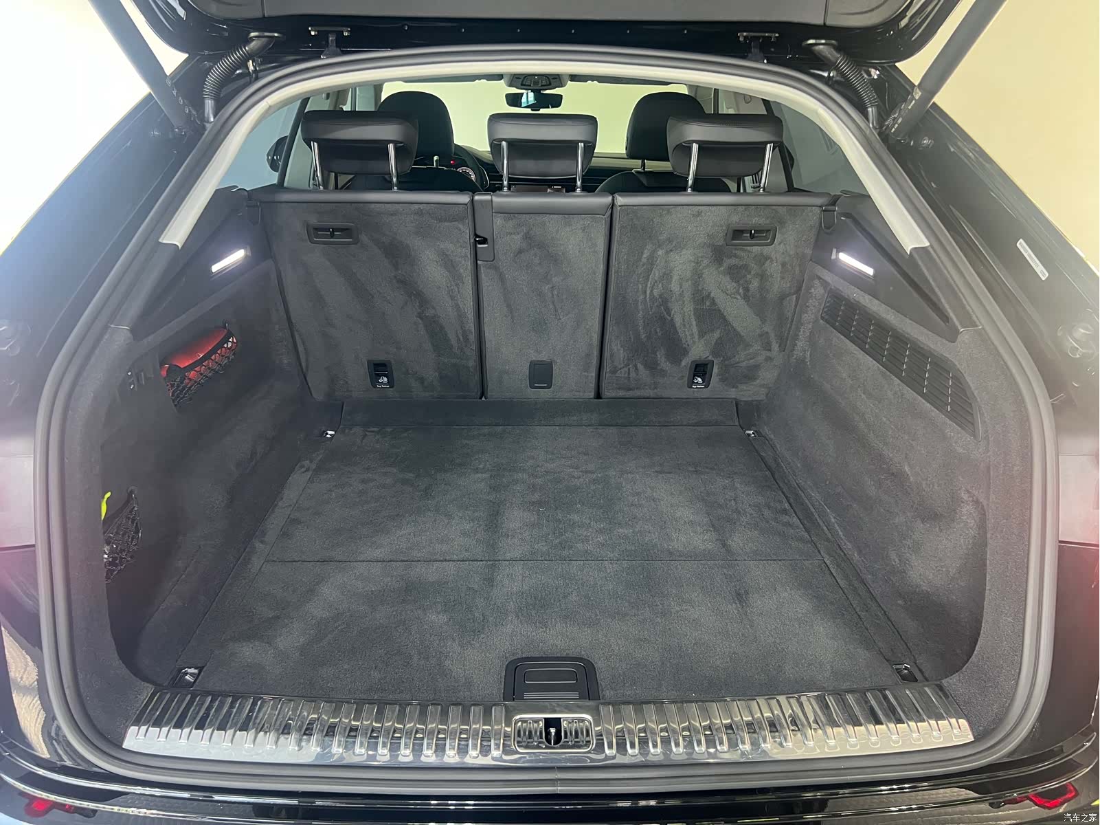 Audi Q8, 2023 20