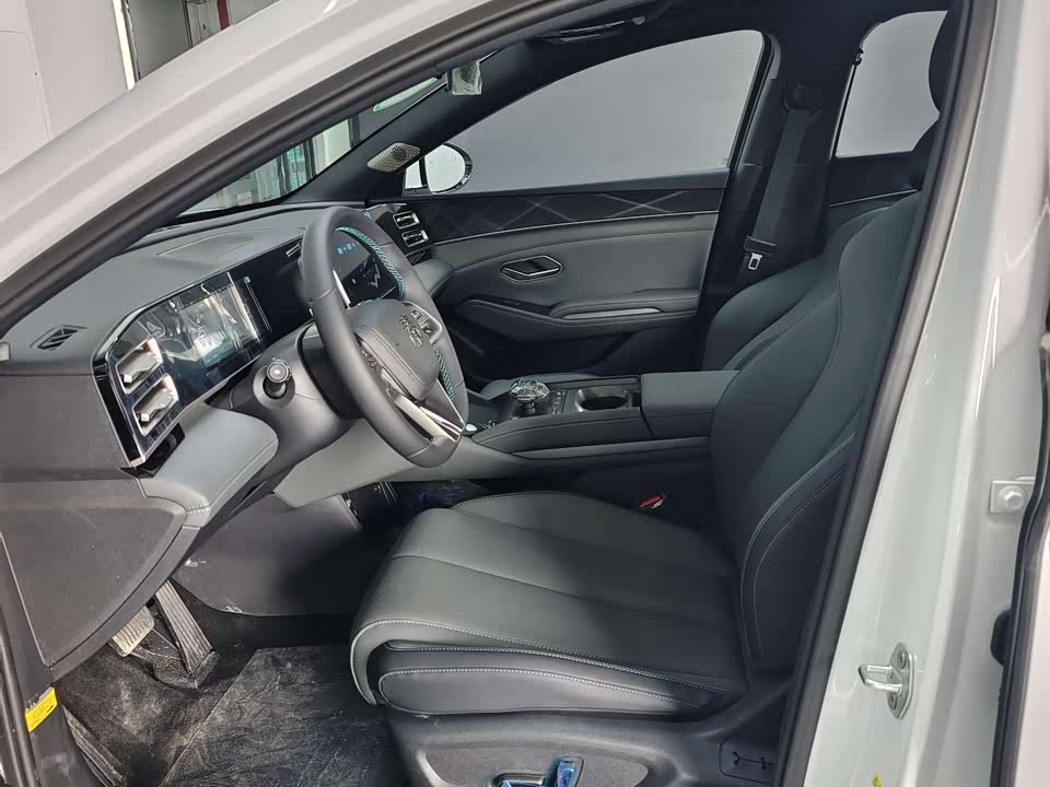 BYD Qin L BYD Qin L