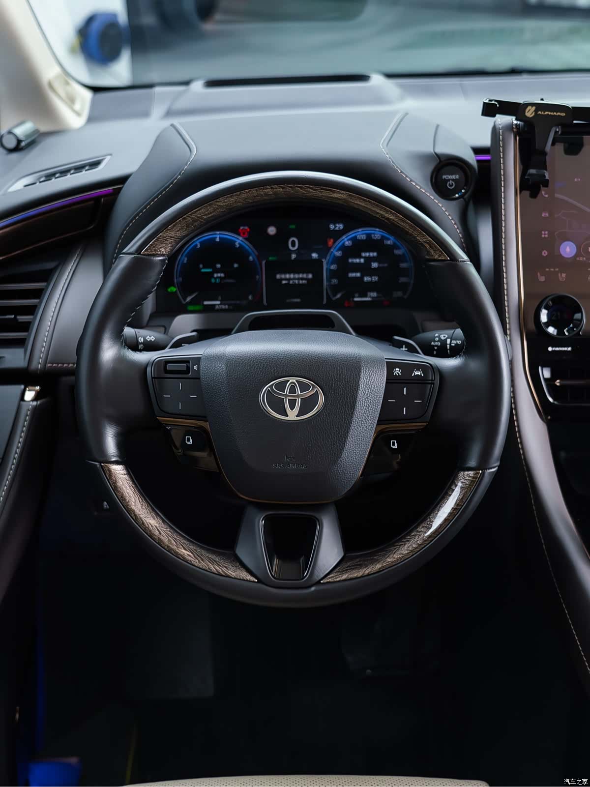 Toyota Alphard, 2024 8