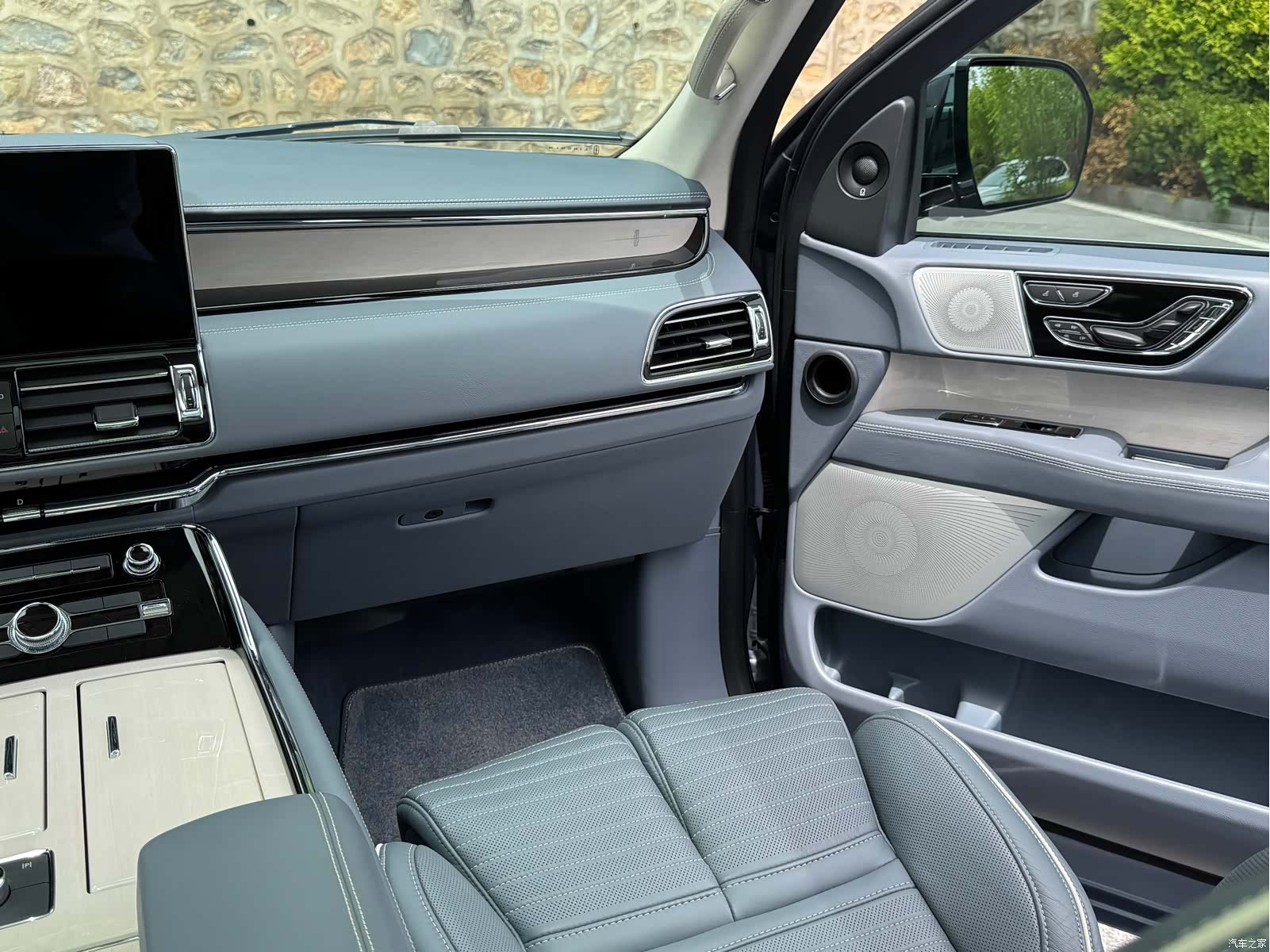 Lincoln Navigator, 2023 12