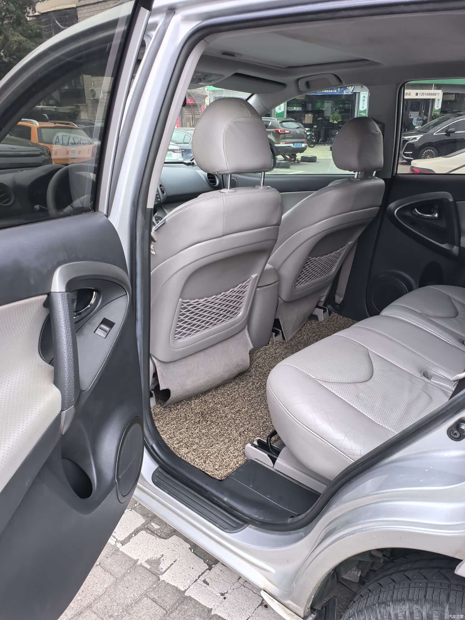 Toyota RAV4, 2010 10