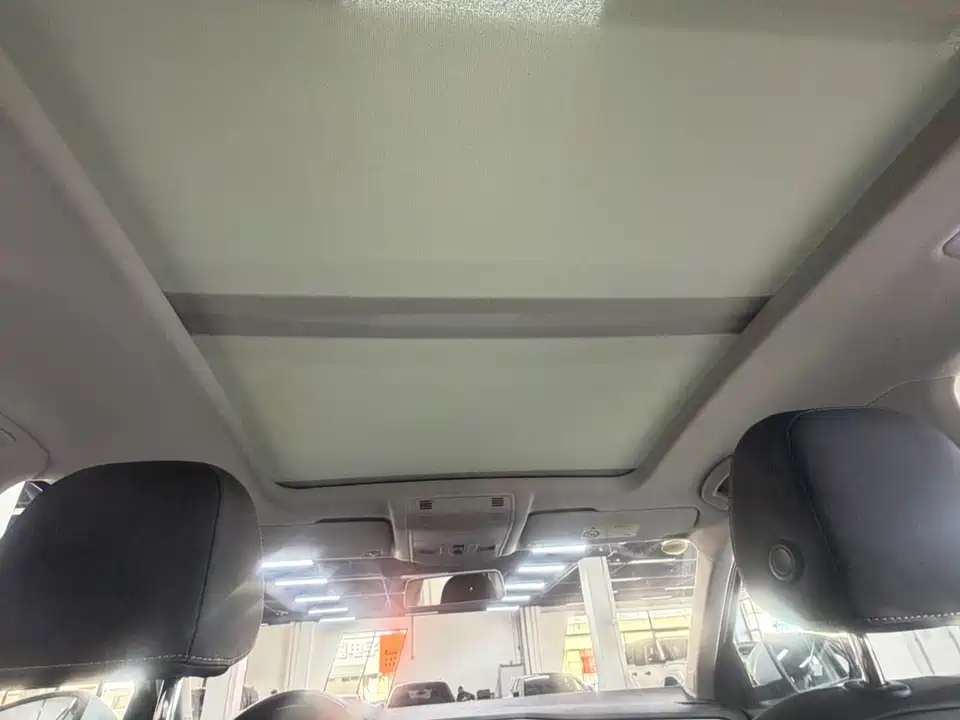 Volkswagen T-ROC exploring Songs