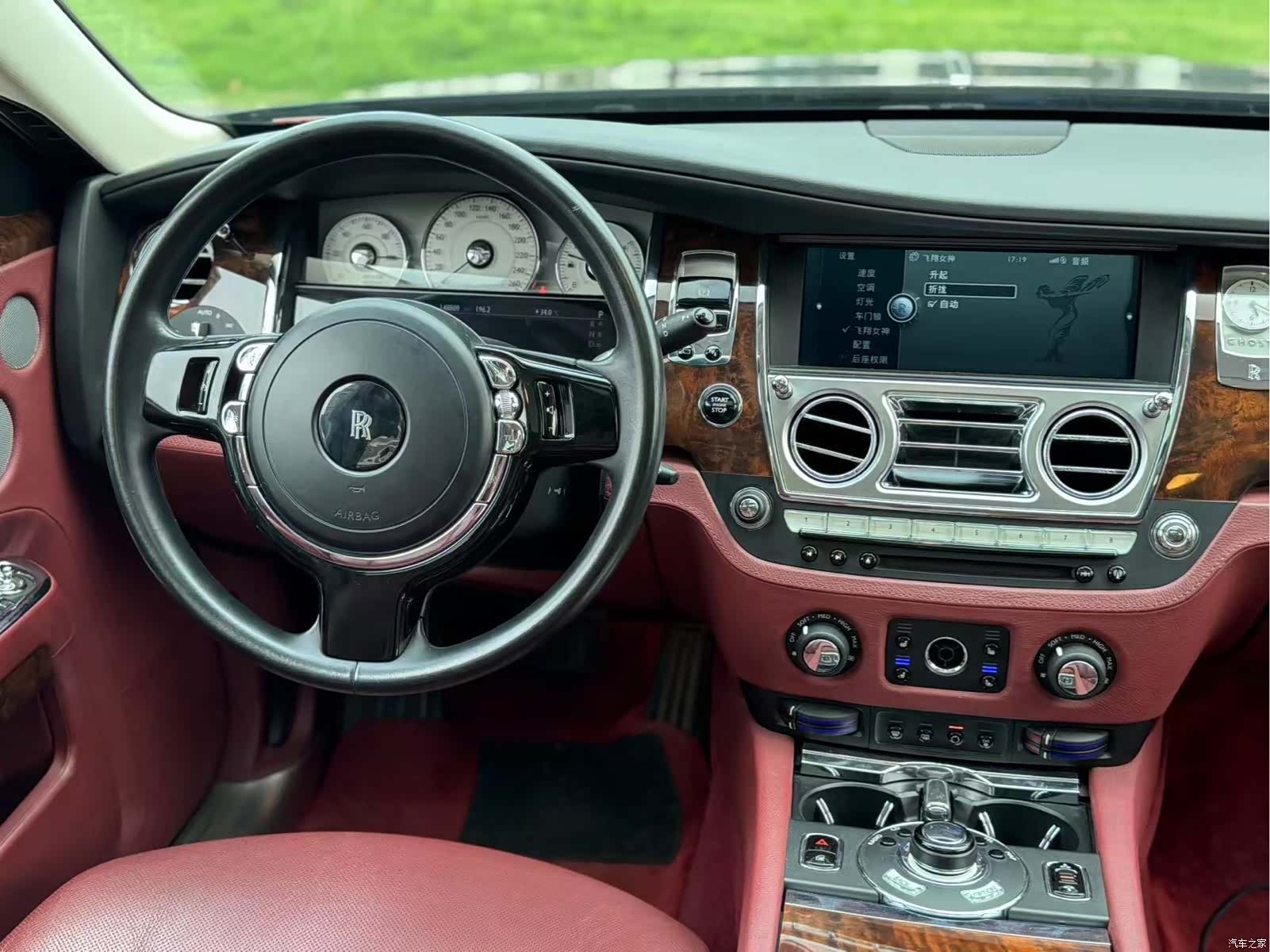 Rolls-Royce Ghost, 2013 все фото