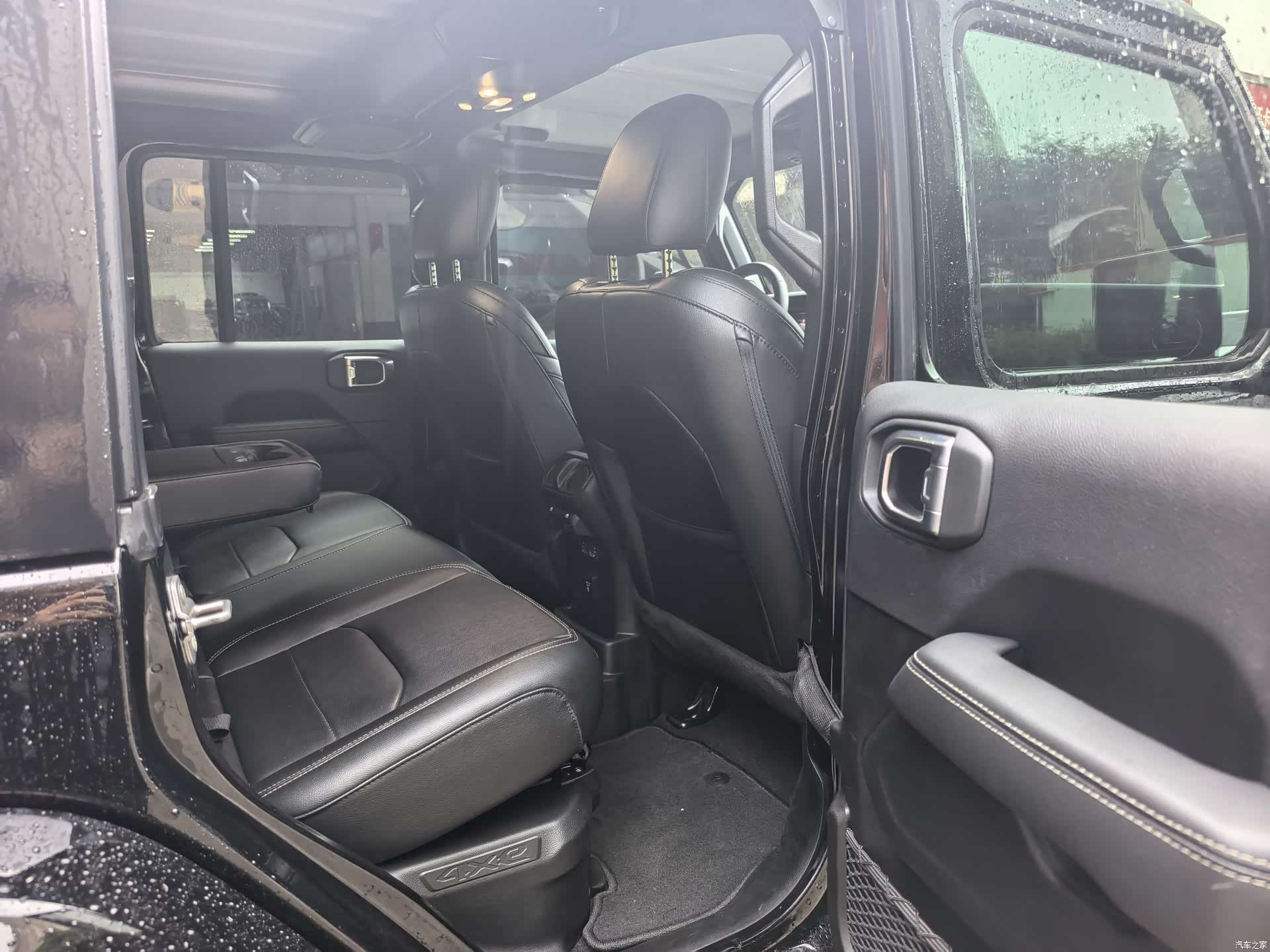 Jeep Wrangler, 2022 10