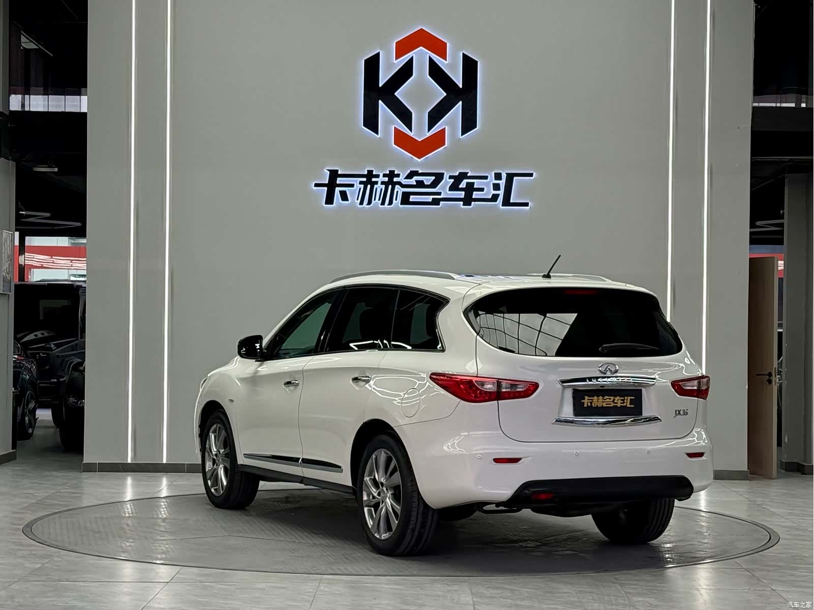 Infiniti JX35, 2013 4