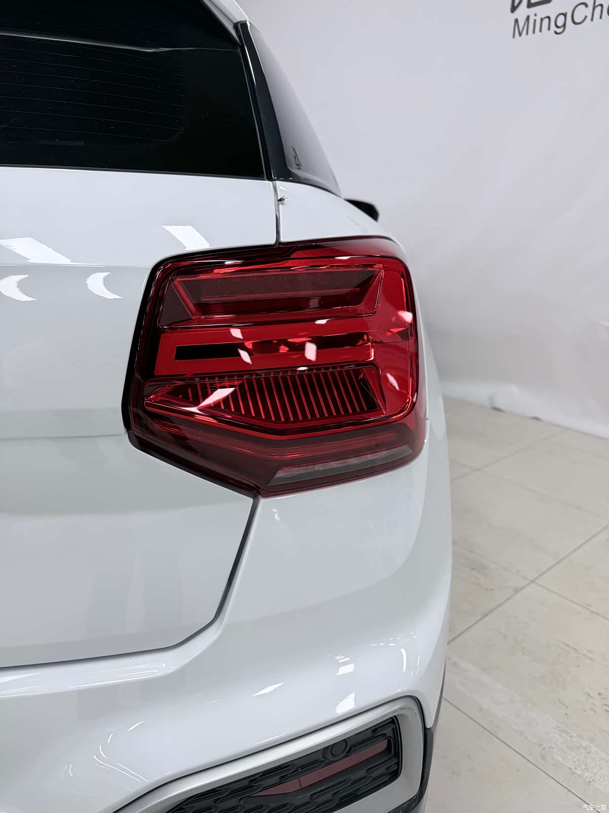 Audi Q2L, 2023 9