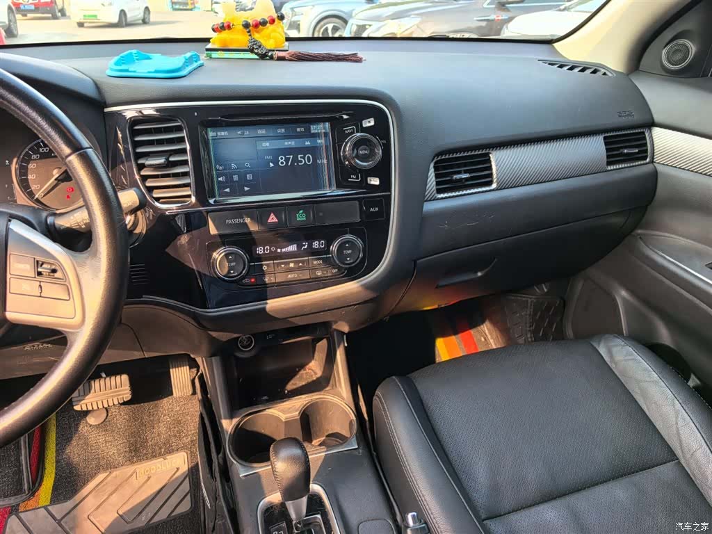 Mitsubishi Outlander, 2015 12
