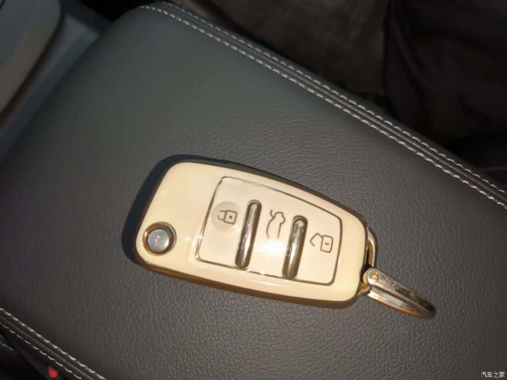 Audi Q2L, 2022 9