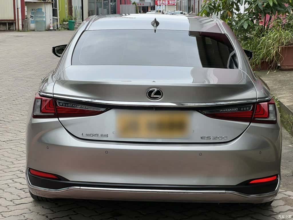 Lexus ES, 2022 3