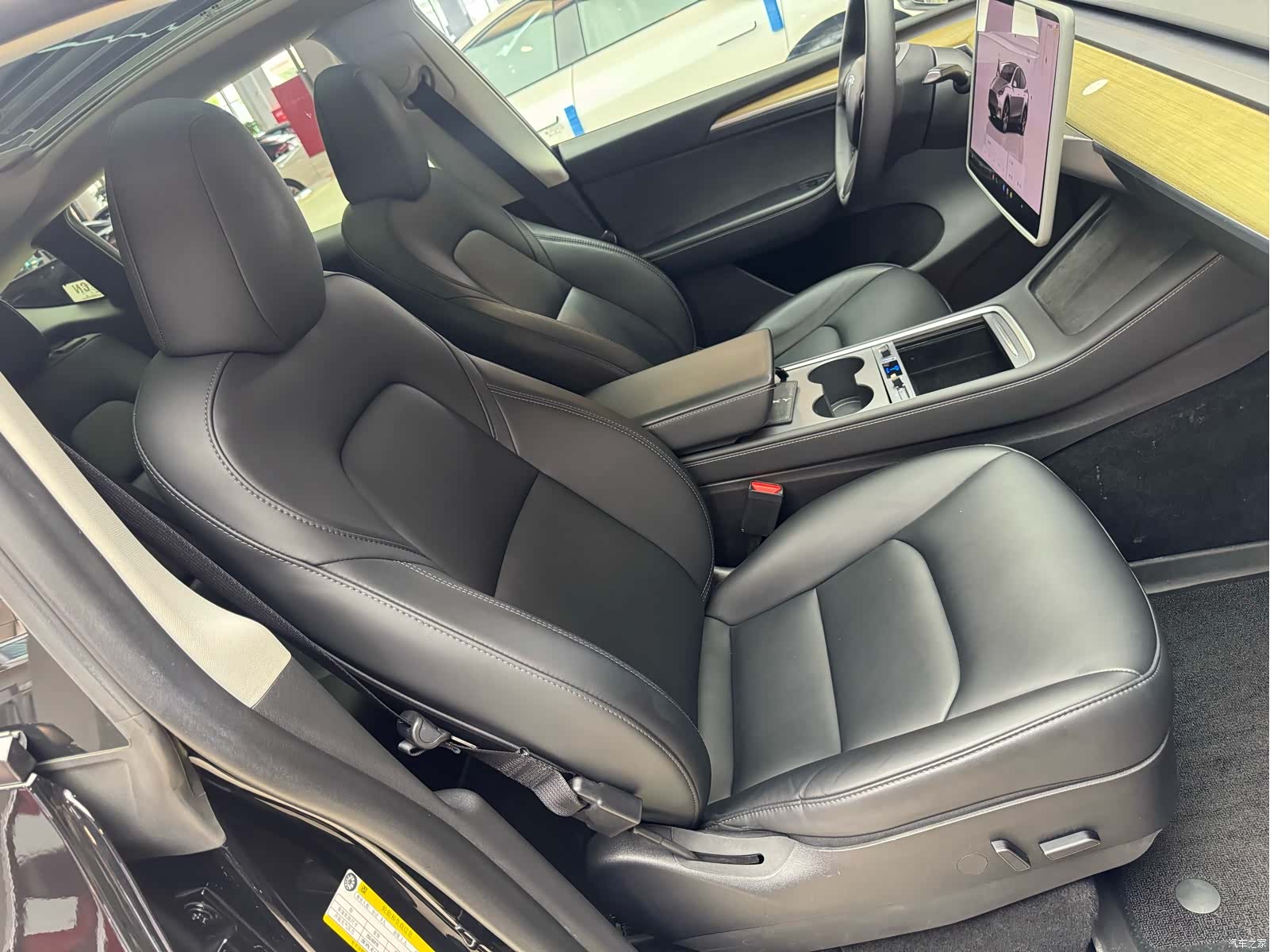 Tesla Model Y, 2023 13