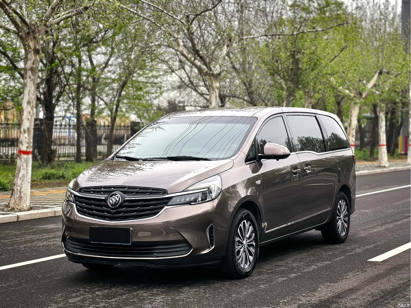 Buick GL8, 2021 1