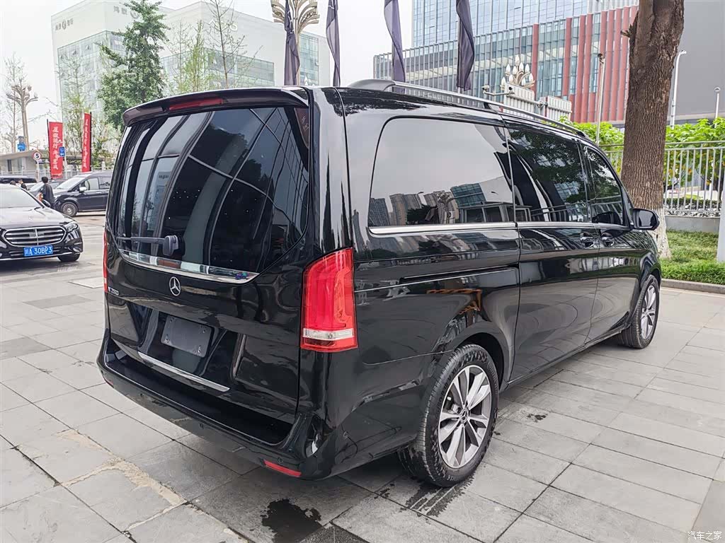 Mercedes-Benz V-Class, 2024 7
